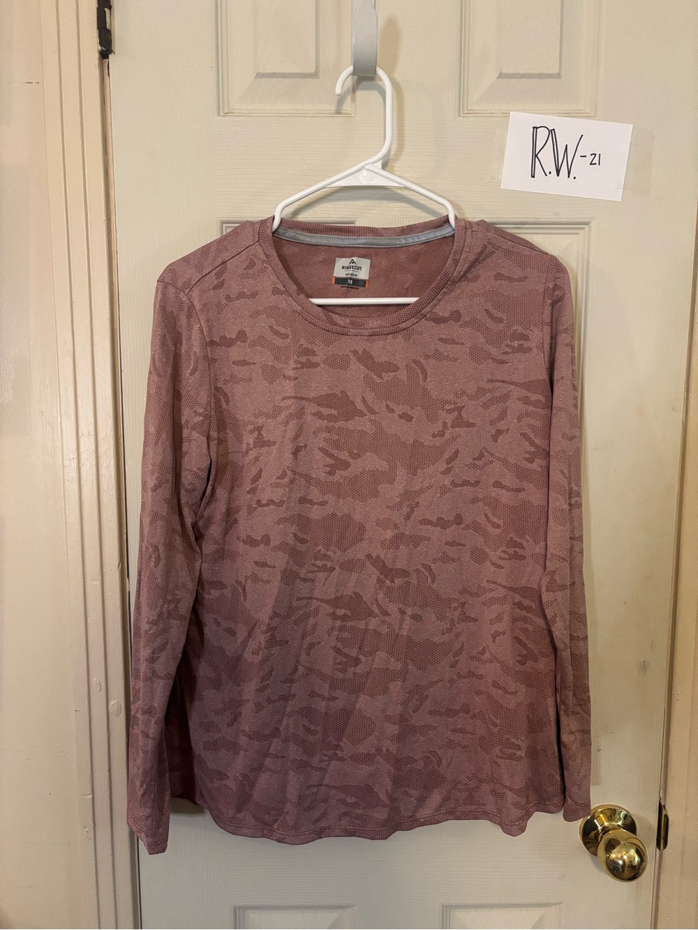 Women’s Long-Sleeve Crew Top in Mauve Camo